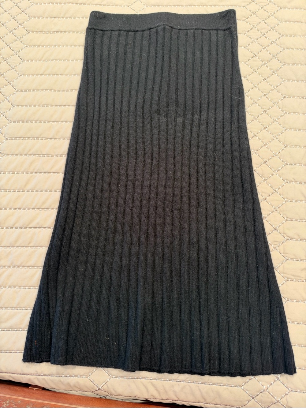 Mongolian Cashmere Ribbed Black Midi Skirt